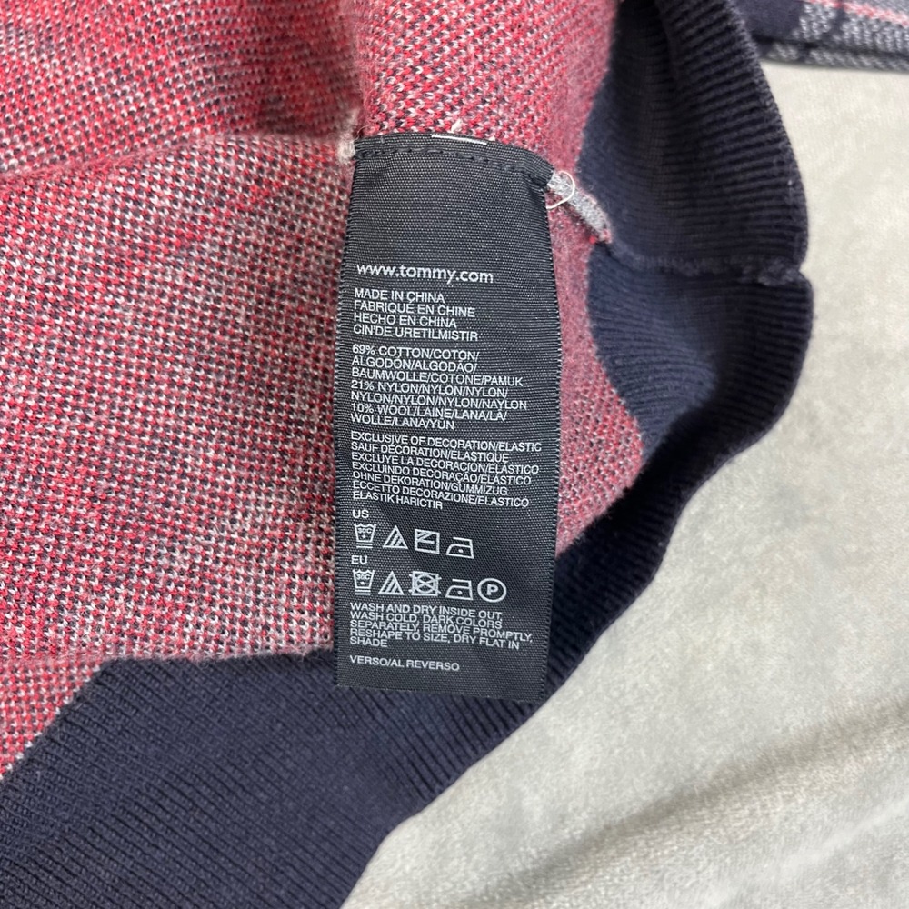 Tommy Hilfiger Plaid V-Neck Sweater Men's Large Gray Red Cotton Blend - Picture 8 of 8